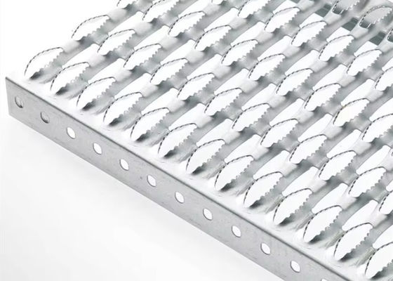 Customized Anti Skid Metal Plate Crocodile Mouth Shape 20mm-80mm Channel Height Silver Finish
