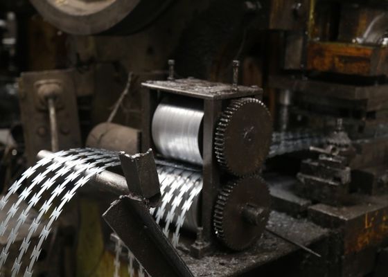 Hot Dipped Galvanized Razor Blade Concertina Bto-22 Hot Dipped Galvanized Concertina Razor Barbed Wire