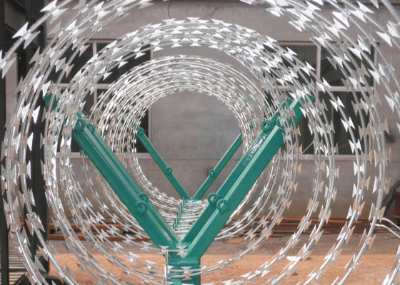 Bto22 Harga Murah Anti Mendaki Anti karat Hot Galvanized Concertina Razor Barbed Wire Mesh Pagar