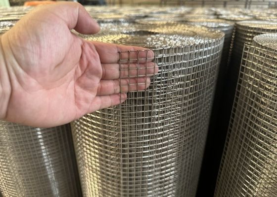 Panel Wire Mesh stainless steel dalam berbagai lebar dari 0,5m sampai 2m SS Weld Mesh